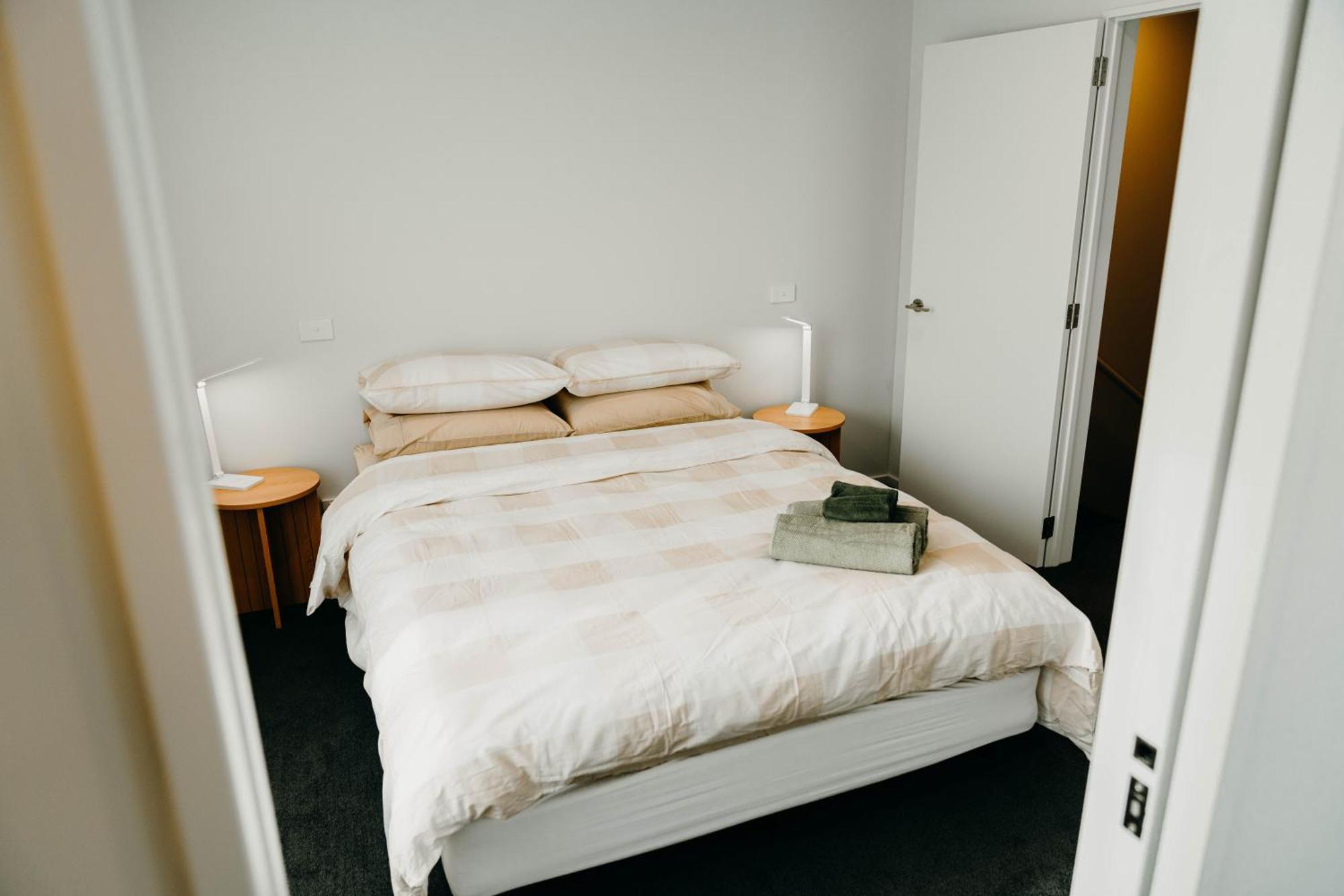 New Townhouse, Heart Of City Centre, 2 Bed 2 Bath, Car Park Christchurch Exteriör bild